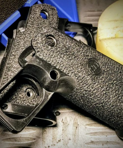 STI 2011 Grips con undercut, radius anteriore e stippling.